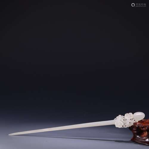 Hetian jade plum flower hairpin21.8 cm long. Head width 2.6 ...