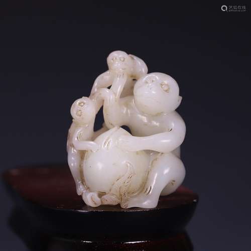 , hetian jade monkeys with peach carvings, size: 5.2 * * * *...