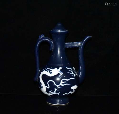 Generation of ji blue white carved dragon hip ✘ 16.5 23.3 cm...