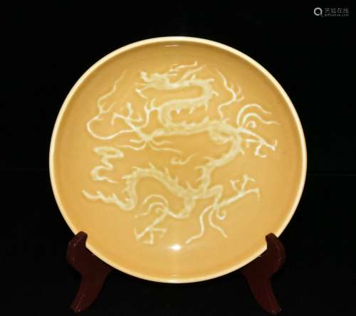 Yellow glaze carving dragon disc x22.5 4.3 cm, 850