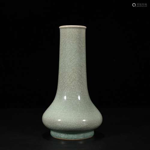 Longquan celadon powder blue glaze ice crack straight flask ...