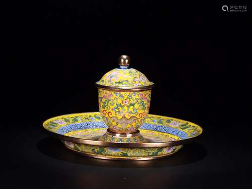 Paragraph:emperor· yellow enamel lamp that a set of teaCup s...