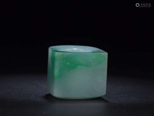 : jade BanZhiSize: diameter 2.1 cm high 2.8 cm weighs 55.5 g...