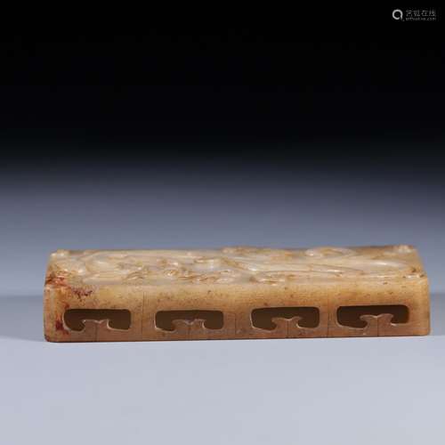 Hetian jade dragon bed.9.5 cm long, 4.9 cm wide, 1.4 cm high...