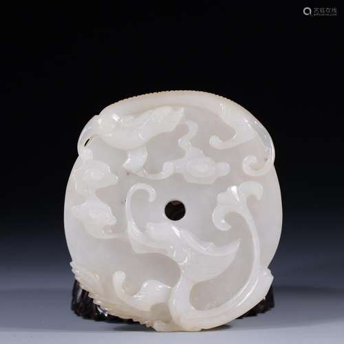 Hetian jade dragon wall8.2 cm long, 7.5 cm wide. 1 cm thick,...