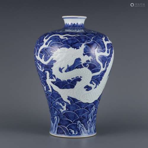 Blue sea water carved white YunLongWen mei bottles.Size: hei...