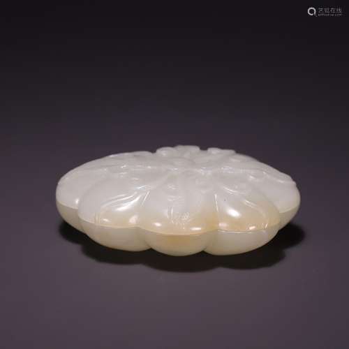 Hetian jade melon prismatic cover box, size: 8.0 * * * * 5.7...