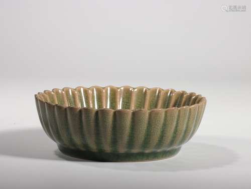 Chrysanthemum petals, left kiln bowlSize, 4 x 13 cm