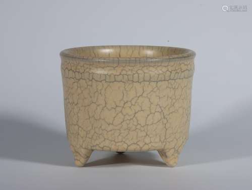 Yellow glaze three elder brother kiln furnaceSize 8.5 x 10.4...