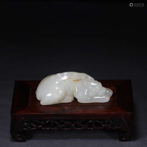 Hetian jade, benevolent 4.1 cm long and 8.4 cm wide 2.9 cm t...