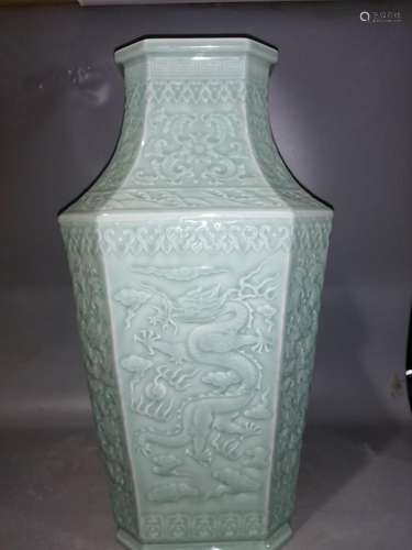 Dragons and phoenixes vase