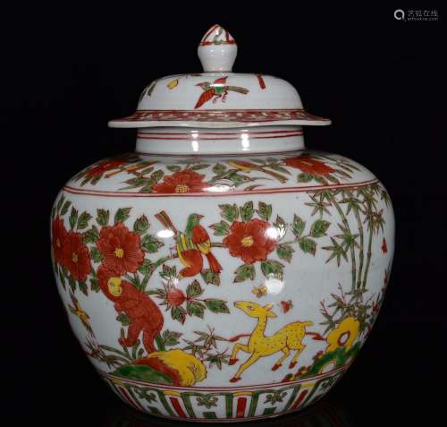 Wanli red, green, decorated birds and beasts lines cover pot...