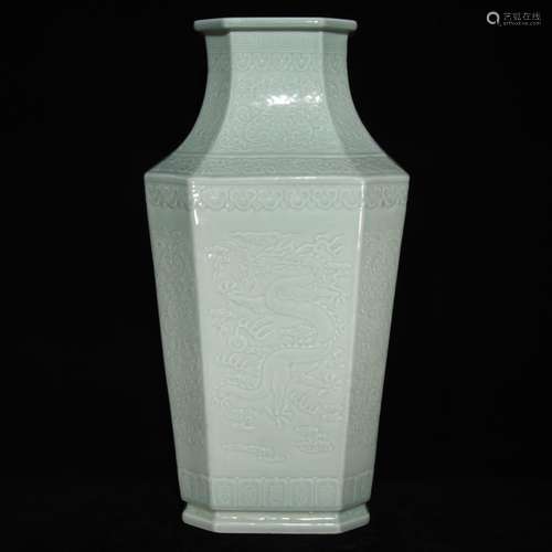 Green glaze anaglyph longfeng grain square bottle, 49 x 25