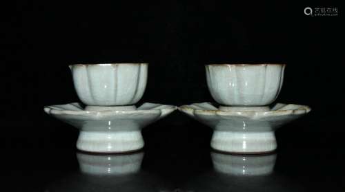 Longquan tea leaf, a pair of 8.6 x13.5 cm