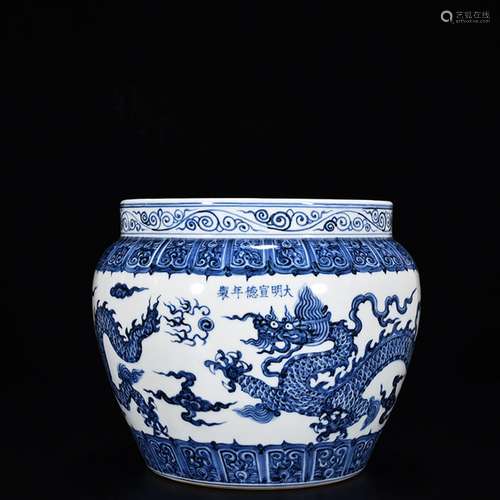 Blue and white YunLongWen cylinder20 centimeters wide, 25 cm...