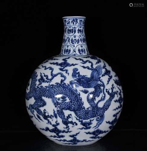 Blue and white dragon flat bottle size 44.5 * 27 cm