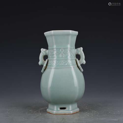 Longquan celadon powder blue glaze wear belt with the six-pa...