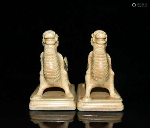 Ivory white porcelain carving kylin beast of a pair of 13 x1...