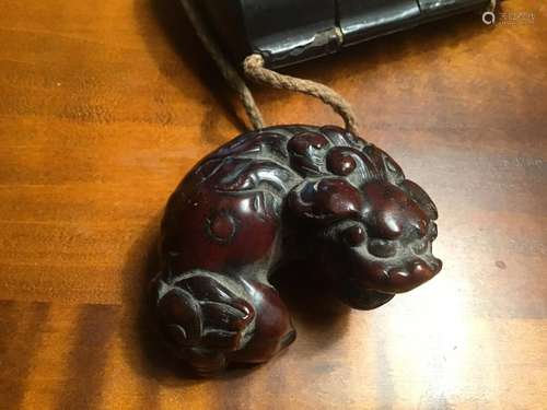 18th Century Foo Dog  Wood  Netsuke With  Black Lacquer Medi...