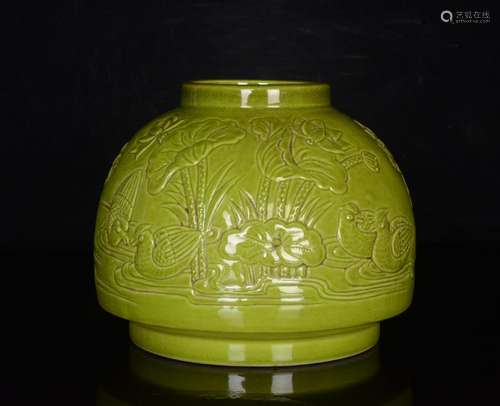 Apple green carved lotus yang play writing brush washer;10.5...