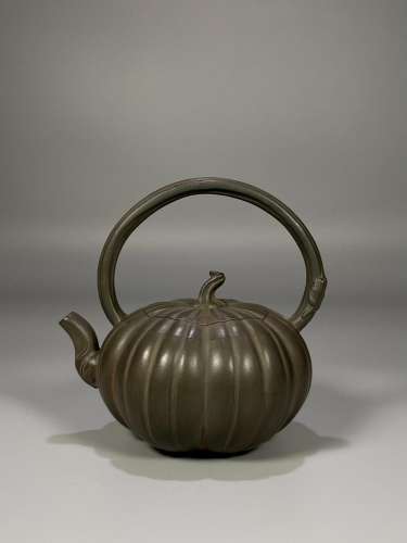 "Feng Guilin" purple pumpkin girder.Size 11.6 * 9....