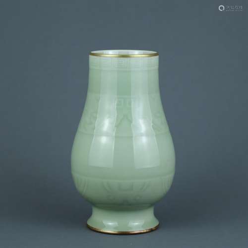 - pea green glaze carving beast liu wenHeight of 15 cm, diam...