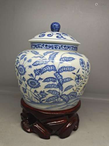 Doucai flower grain tea pot