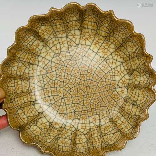 Elder brother kiln mouth tray, 5 cm tall, 19 cm in diameter