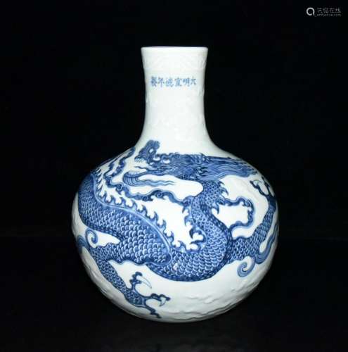 Blue and white dragon 27.5 x21cm tree