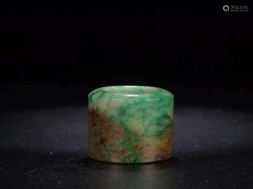 : jade BanZhiSize: diameter 2 cm high 2.5 cm 35 g.