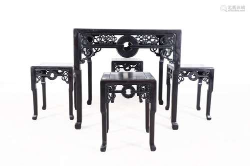 Black rosewood buttresses grain square table covered five ti...