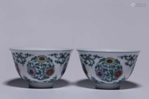 , theyear "dou CaiTuan pattern glass of a pair5.3 cm hi...