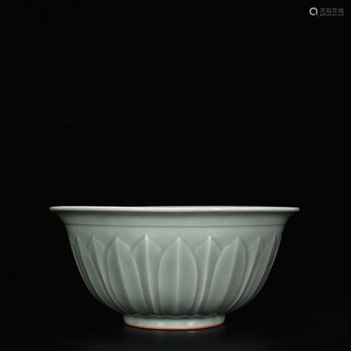 Longquan celadon powder blue glaze carving in dragon bowls12...