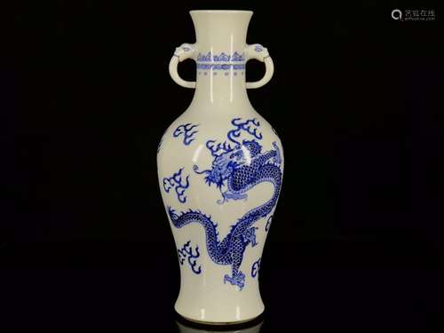 Blue and white vase with a dragon like 32/13.6780011989