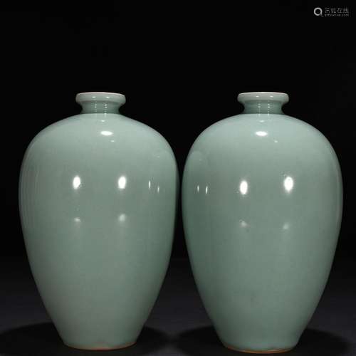 Longquan celadon powder blue glaze plum bottle of 25 * 13 cm