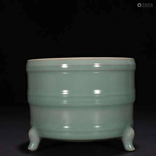 Longquan celadon powder blue glaze dazzle grain casket furna...