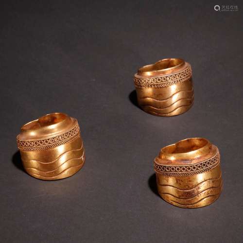 Three water chestnuts, copper and gold.Specification: single...