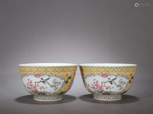 A pair of - yellow powder enamel window flower grain bowl.Sp...