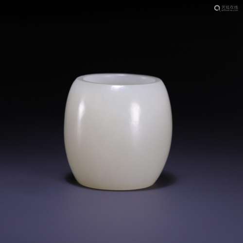 And hetian jade cup, size: 4.5 * 4.3 cm and weighs 72 grams.