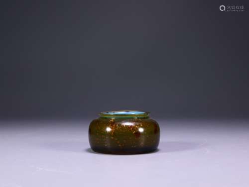 is aspersed small gold water jarSize: 5.1 x 2.7 cm weighs 62...