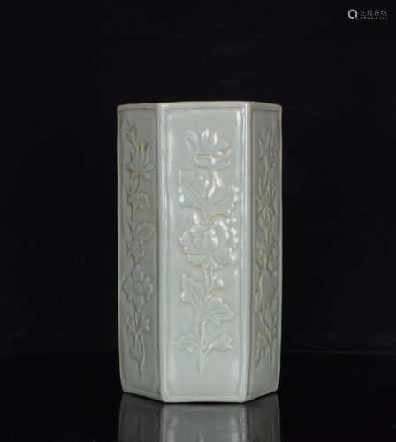 The kiln celadon flower carving grain six points, pen contai...