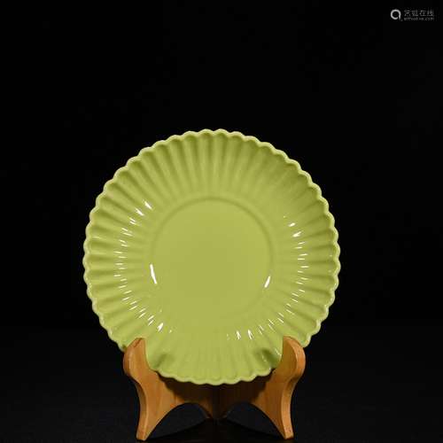 Apple green glaze chrysanthemum petals disc 3 cm * 18 900