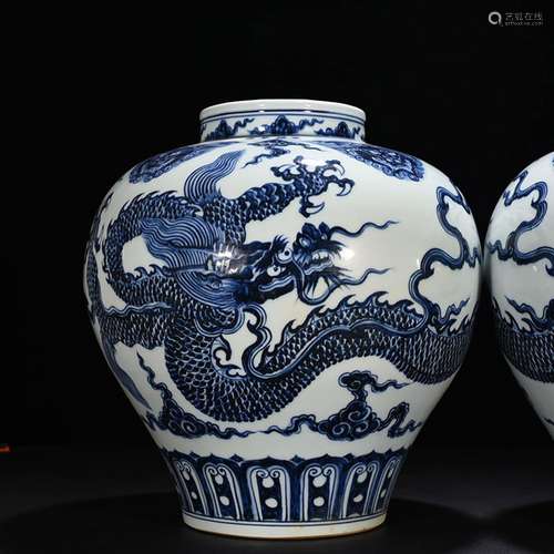 Blue and white dragon tank 35 x 28 cm