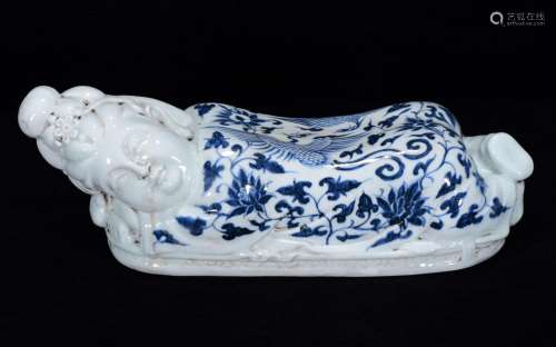 Blue and white grain ladies pillow was 15 * 43 m