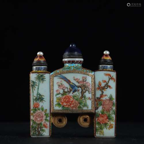 Old feeder charactizing a triple snuff bottlesSpecification:...