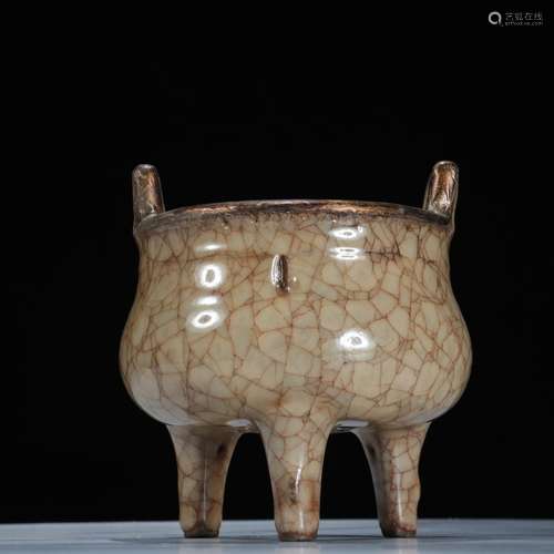 Elder brother kiln three-legged censerSpecification: high ge...