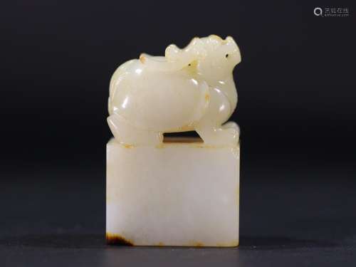 Hetian jade seed expects nothing seal the dragon turtle.Spec...