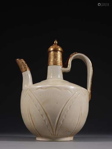 Kiln pattern ewer plated with gold.Specification: high 21 cm...