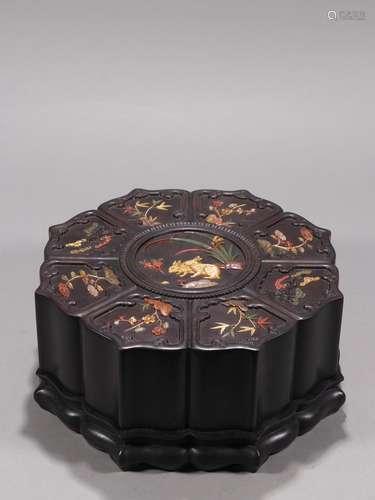 Red sandalwood treasure chrysanthemum patterns cover box.Spe...