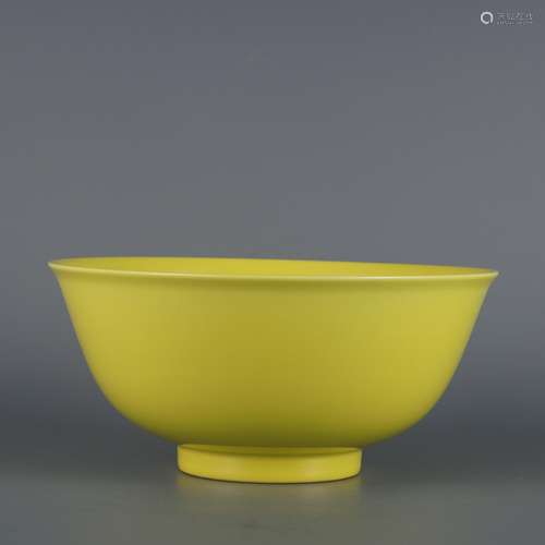 Lemon yellow glaze palace bowl.Size: height 7.5 ㎝ 17 ㎝ calib...